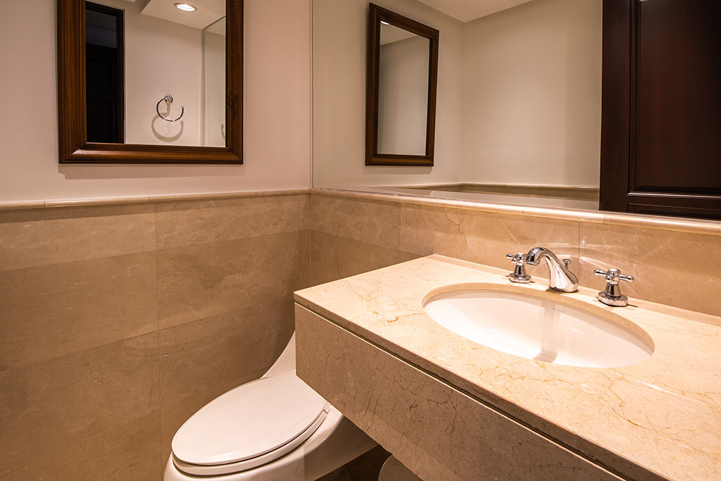 Apartment rental Cortijo Los Laureles Costa Rica Diplomatic Suite guest bathroom