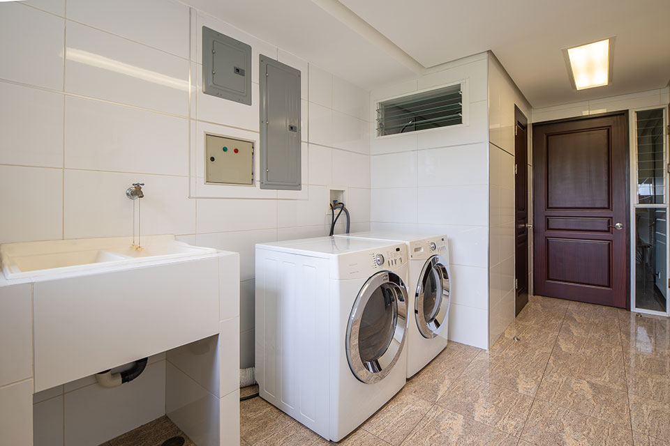Cortijo Los Laureles rental apartment Diplomatic Suite service room
