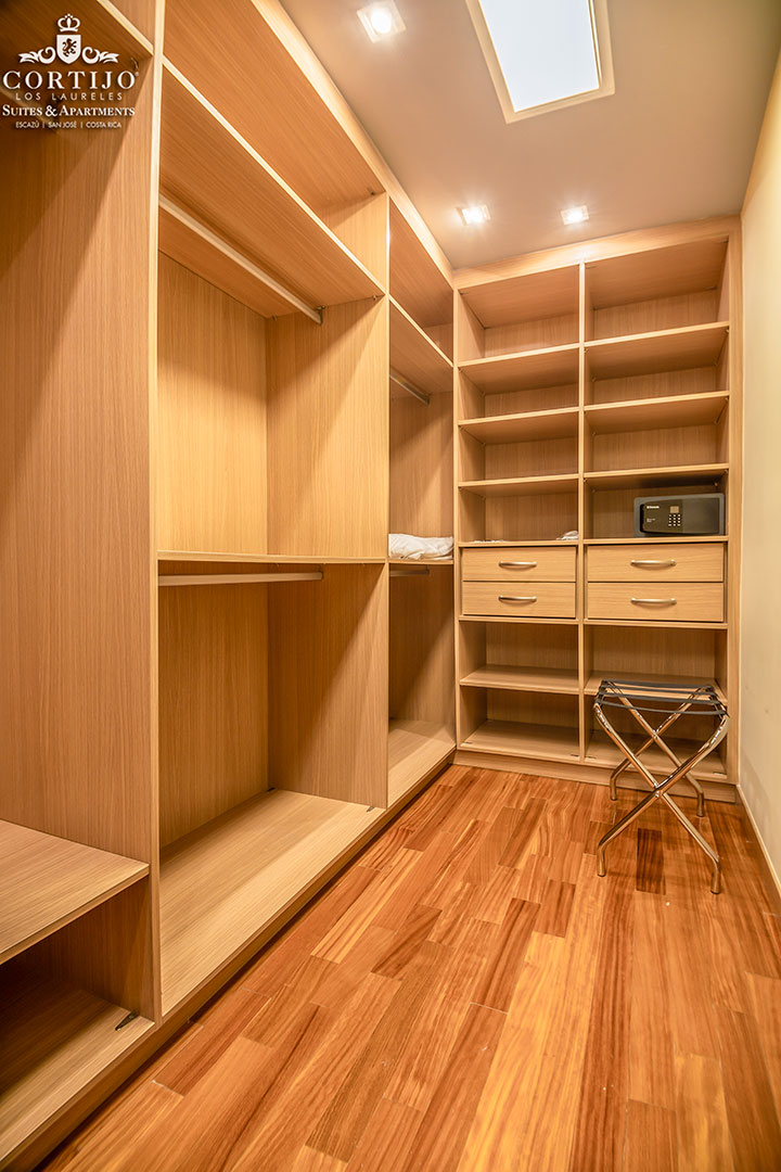 Alquiler de apartamentos Cortijo los Laureles Executive Deluxe gran vestidor madera