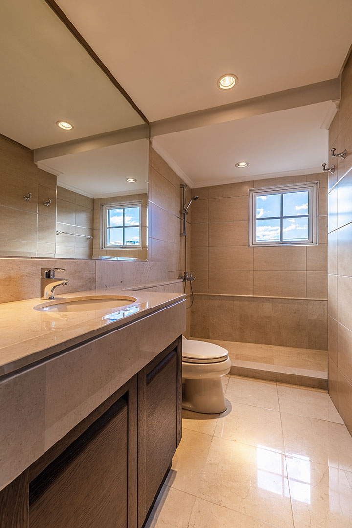 Alquiler de apartamento lujo Costa Rica Cortijo los Laureles President Deluxe baño