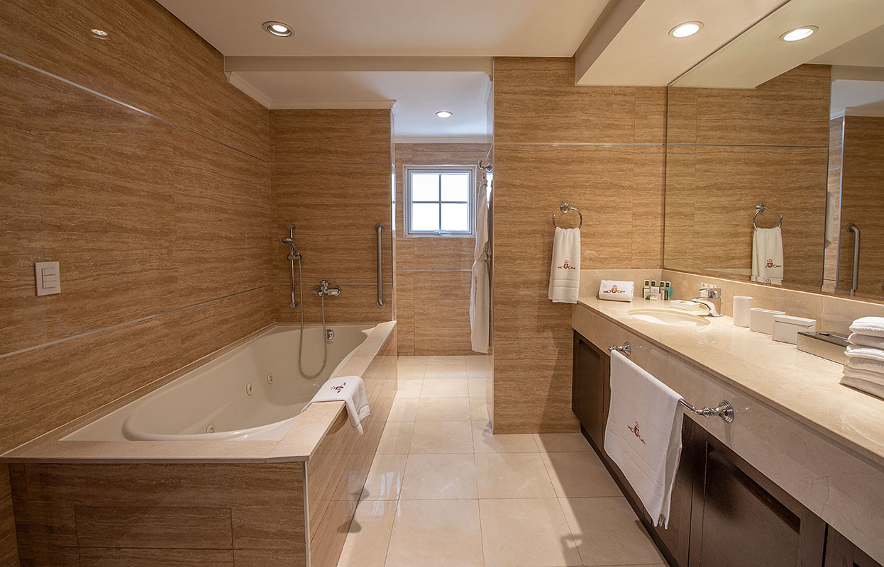 Cortijo Los Laureles Royal Suite rental apartment luxury marble bathroom