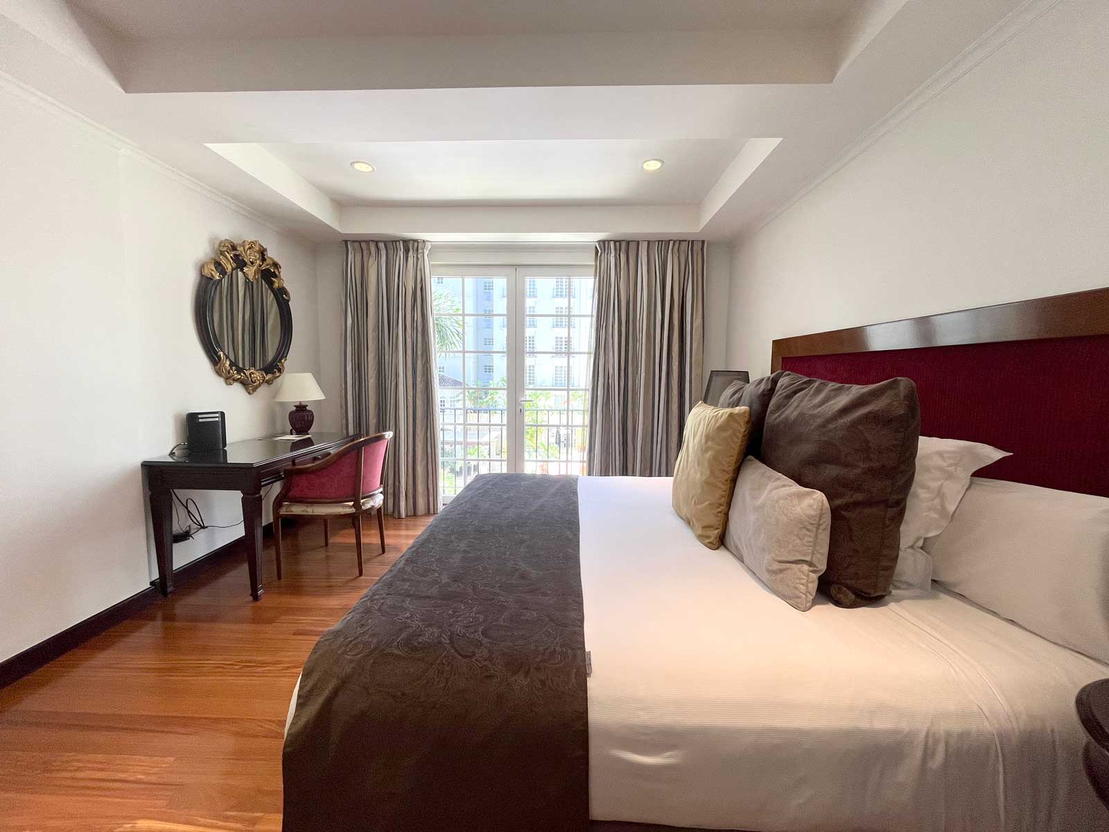 Cortijo Los Laureles Condominium Costa Rica, apartment rentals high quality master bedroom