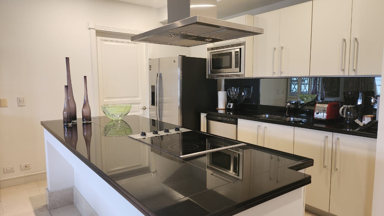 Cocina totalmente equipada con encimera de granito